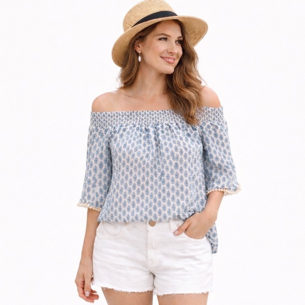 Banana Republic Factory
Floral Off The Shoulder Top Blue and White Size M